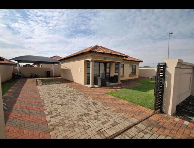 3 BEDROOM HOUSE FOR SALE IN DAWN PARK